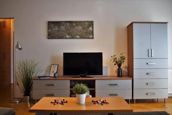 Cosy Apartment In Budapest Downtown With Free Garage Parking Węgry